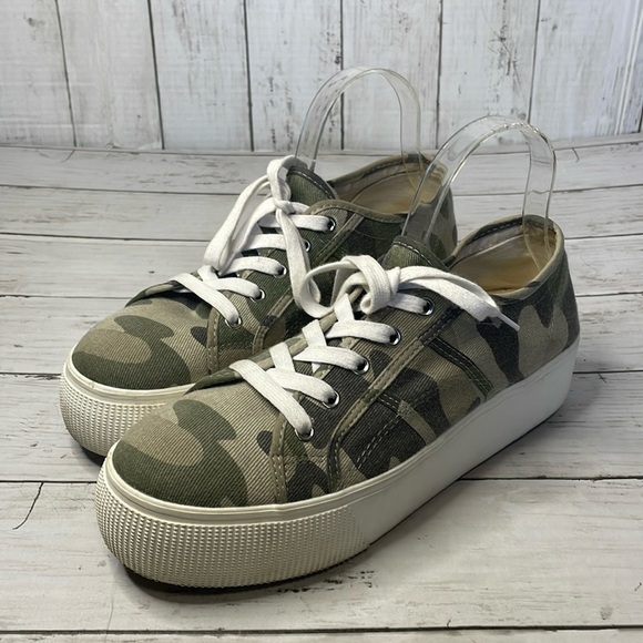 Steve Madden Emmi Camo Platform Sneakers - Picture 2 of 10